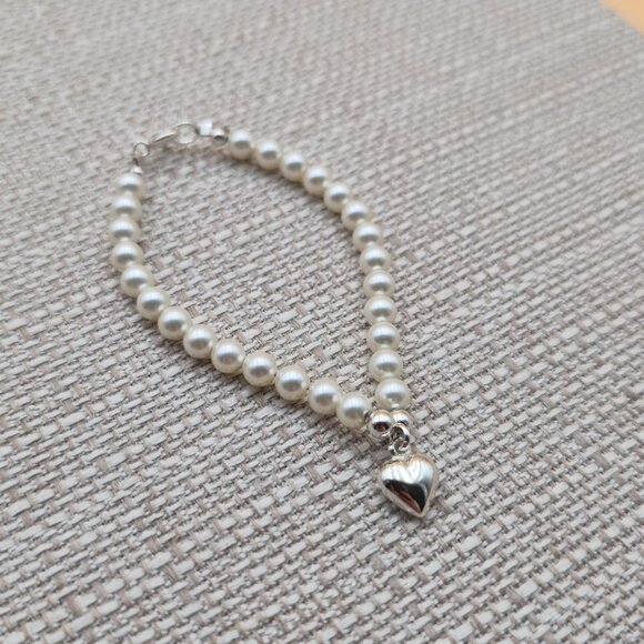 6 Inch Sterling Silver Faux Pearl Heart Charm Small Bracelet A5701 - Picture 2 of 6